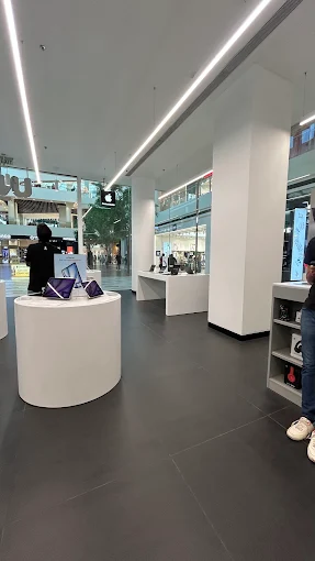 UNICORN- Apple Premium Reseller- LULU MALL-Lucknow store image 4