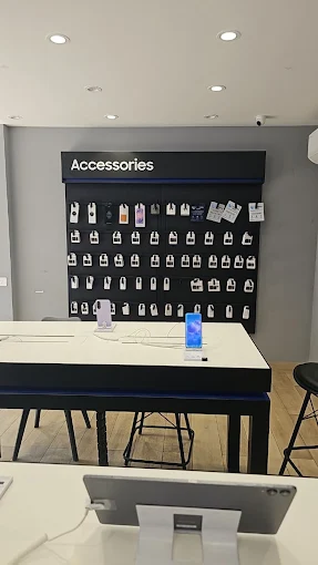 Samsung Experience Store- Model Town store image 3
