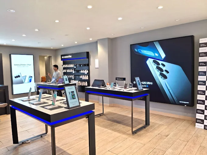 Samsung Experience Store- Tri Nagar store image 4