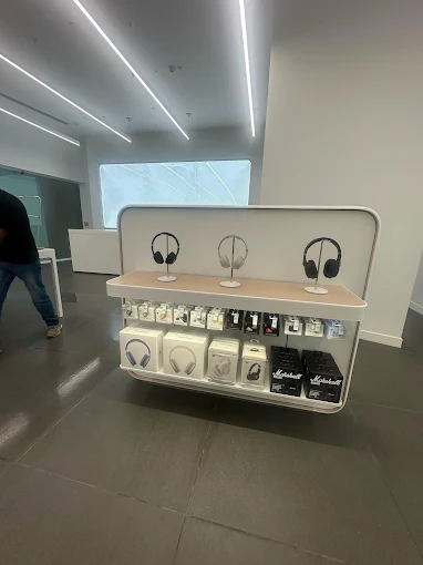 Unicorn-Apple Authorised Reseller, Gurugram store image 3