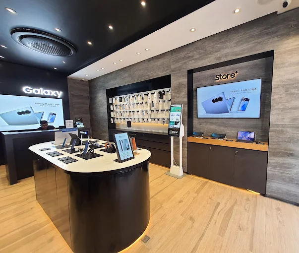 Samsung Experience Store- Preet Vihar store image 3