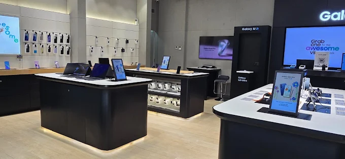 Samsung Experience Store- Seasons Mall store image 3