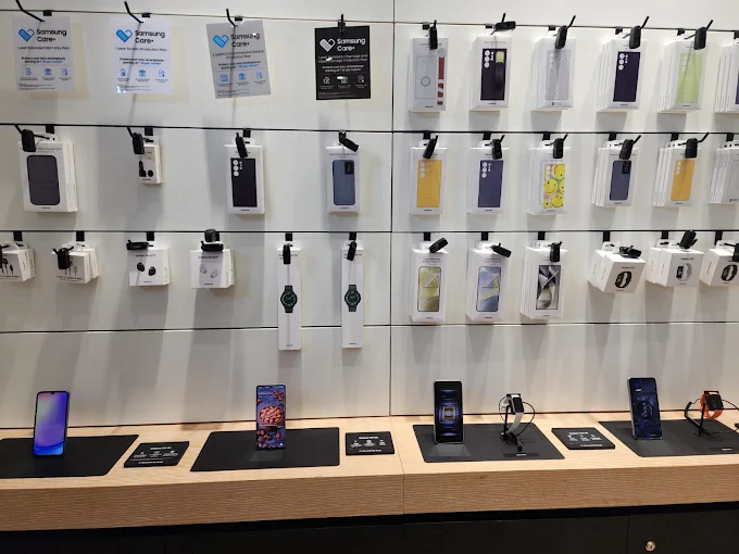 Samsung Experience Store- Ghatkopar R City Mall thumbnail 4
