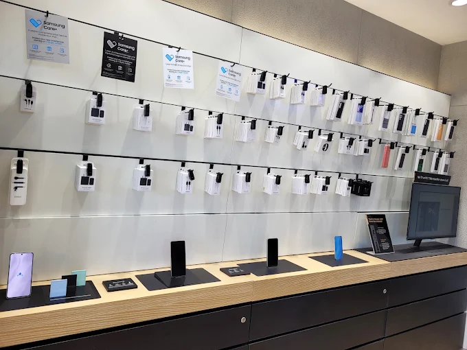 Samsung Experience Store- Thoraipakkam thumbnail 4