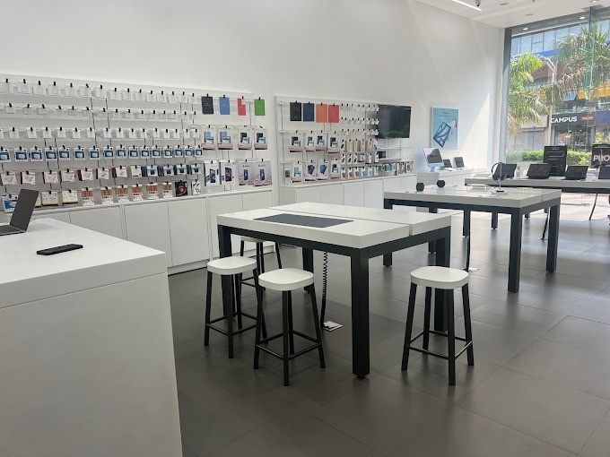 IVENUS-Apple Premium Reseller-Singanpor store image 4