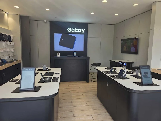 Samsung Experience Store- Rampur Garden, Bareilly store image 3