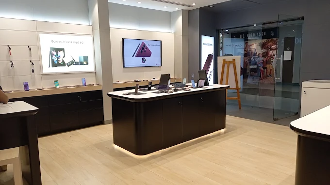 Samsung Experience Store - Crystal Palm Mall store image