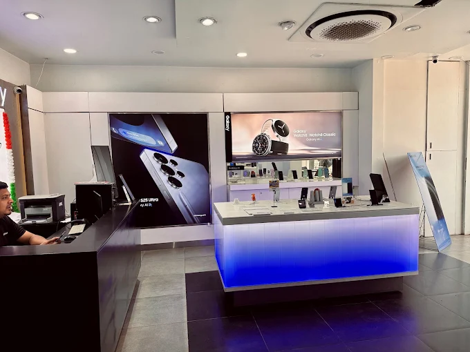 Samsung Experience Store- Karve Nagar store image 3