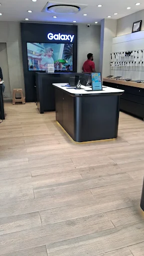 Samsung Experience Store- Kukatpally store image 4