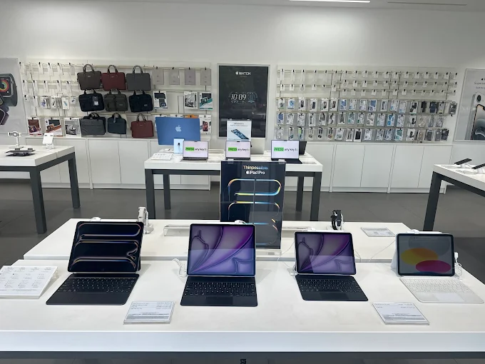 iNext -Apple Premium Reseller-VIP Road store image 3