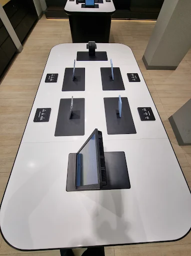 Samsung Experience Store- Sector 18, Noida store image 4