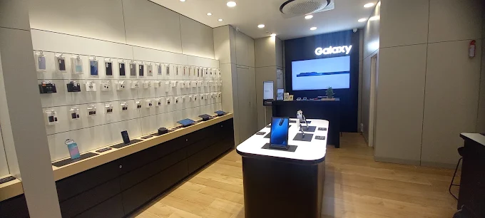 Samsung Experience Store- Borivali West store image 3
