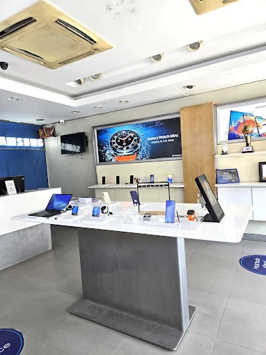 Samsung Experience Store Station Road, Sikar store image 3