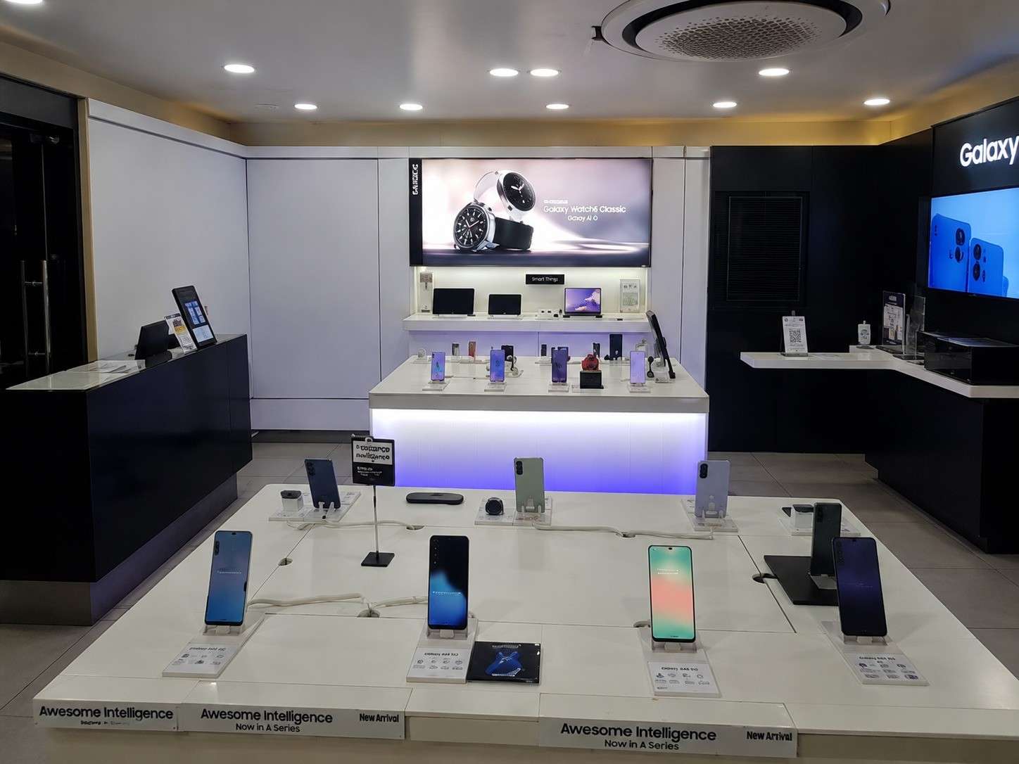Samsung Experience Store- MG Road store image 3