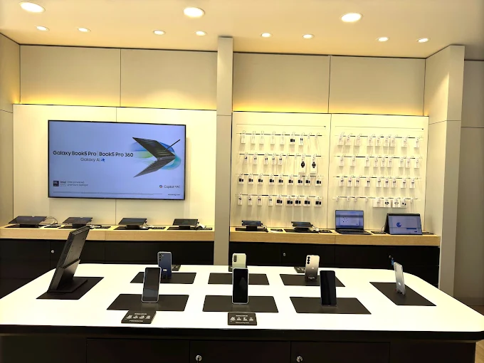 Samsung Experience Store- Nikol store image 3