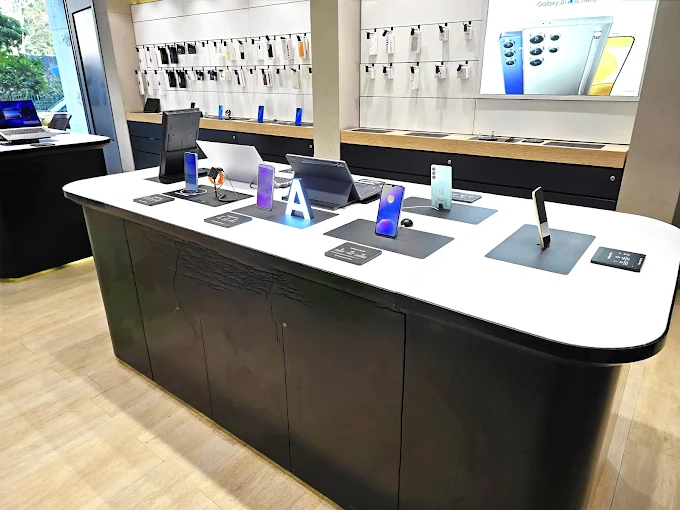 Samsung Experience Store- Navrangpura store image 3