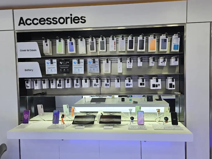 Samsung Experience Store- Andheri East Akveera Society store image 4