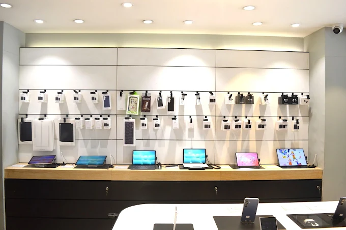Samsung Experience Store- UB Colony thumbnail 4