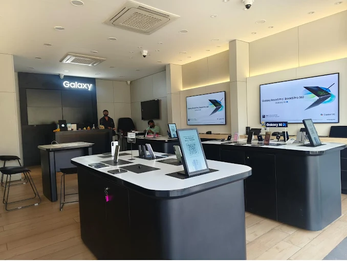 Samsung Experience Store-Kota, Ghatotkach Circle store image 3