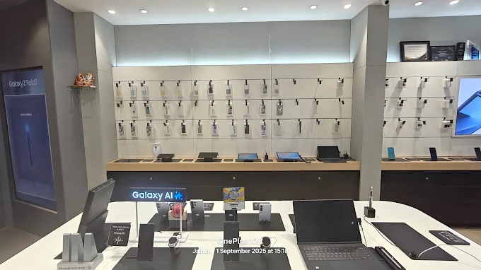 Samsung Experience Store - Crystal Palm Mall store image 4