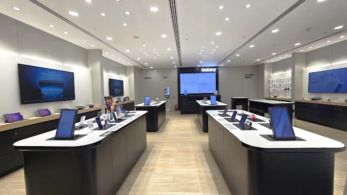 Samsung Experience Store- Borivali East SkyCity Mall store image 3