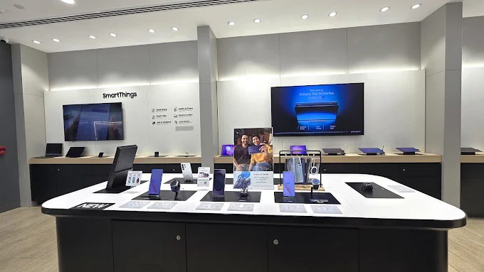 Samsung Experience Store- Borivali East SkyCity Mall thumbnail 5