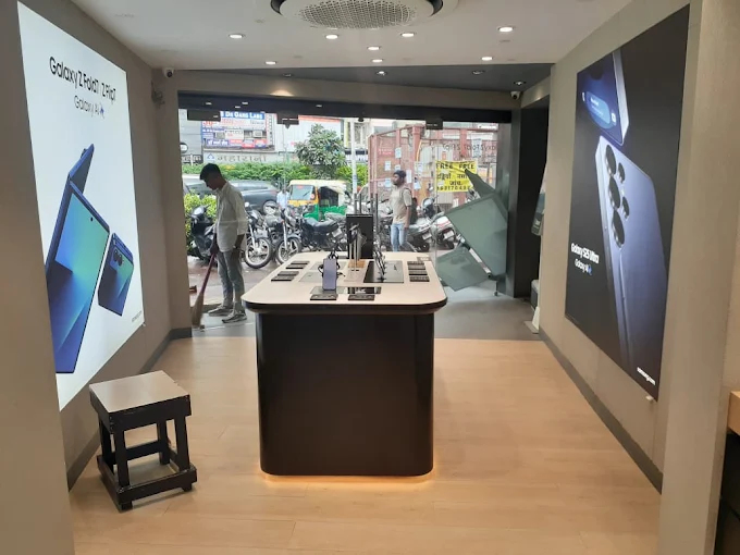 Samsung Experience Store- Shakarpur store image 4