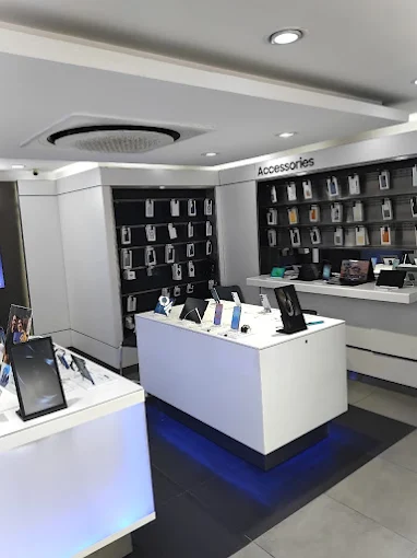 Samsung Experience Store- Outer Circle Connaught Place store image 3