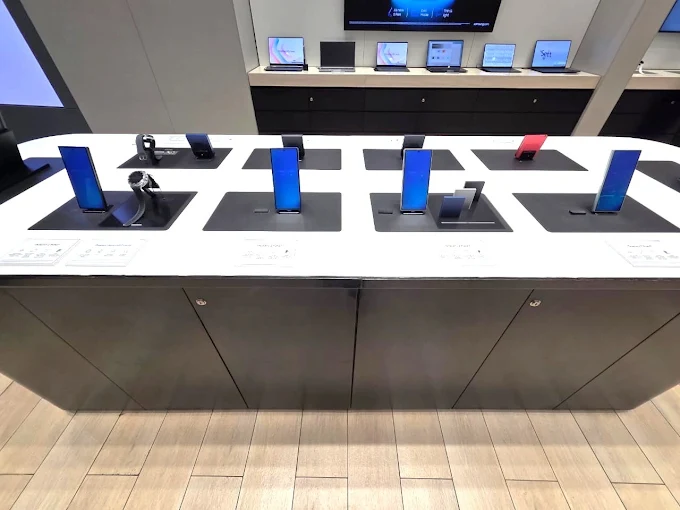 Samsung Experience Store- Velachery store image 3