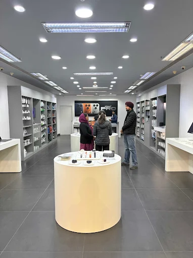 Aptronix -Apple Premium Reseller, MBD Mall, Ludhiana store image 3