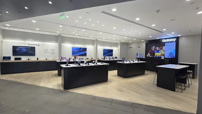 Samsung Experience Store- Borivali East SkyCity Mall store image