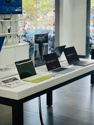 Unicorn-Apple Premium Reseller-Mota Varachha store image 3