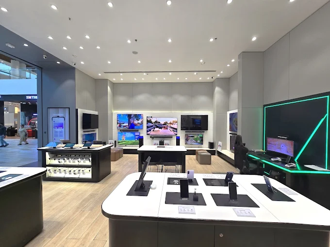 Samsung Experience Store- Lulu Mall-Lucknow store image 3