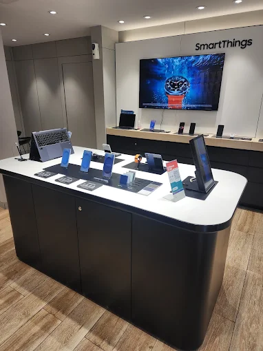 Samsung Experience Store- Sanghvi Nagar thumbnail 4