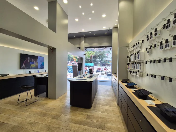 Samsung Experience Store- Vishrantwadi store image