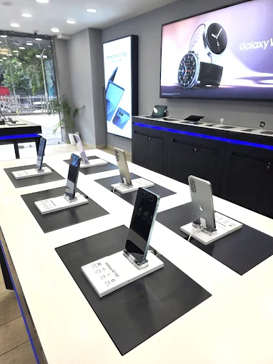 Samsung Experience Store- Paras Pearls Mall,Agra thumbnail 4