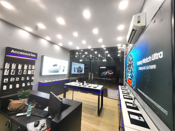 Samsung Experience Store- Sector 21C, Faridabad store image 3