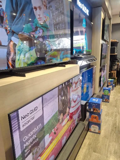 Samsung Smart Plaza - Nandee Finetronics - Kandivali West store image 3