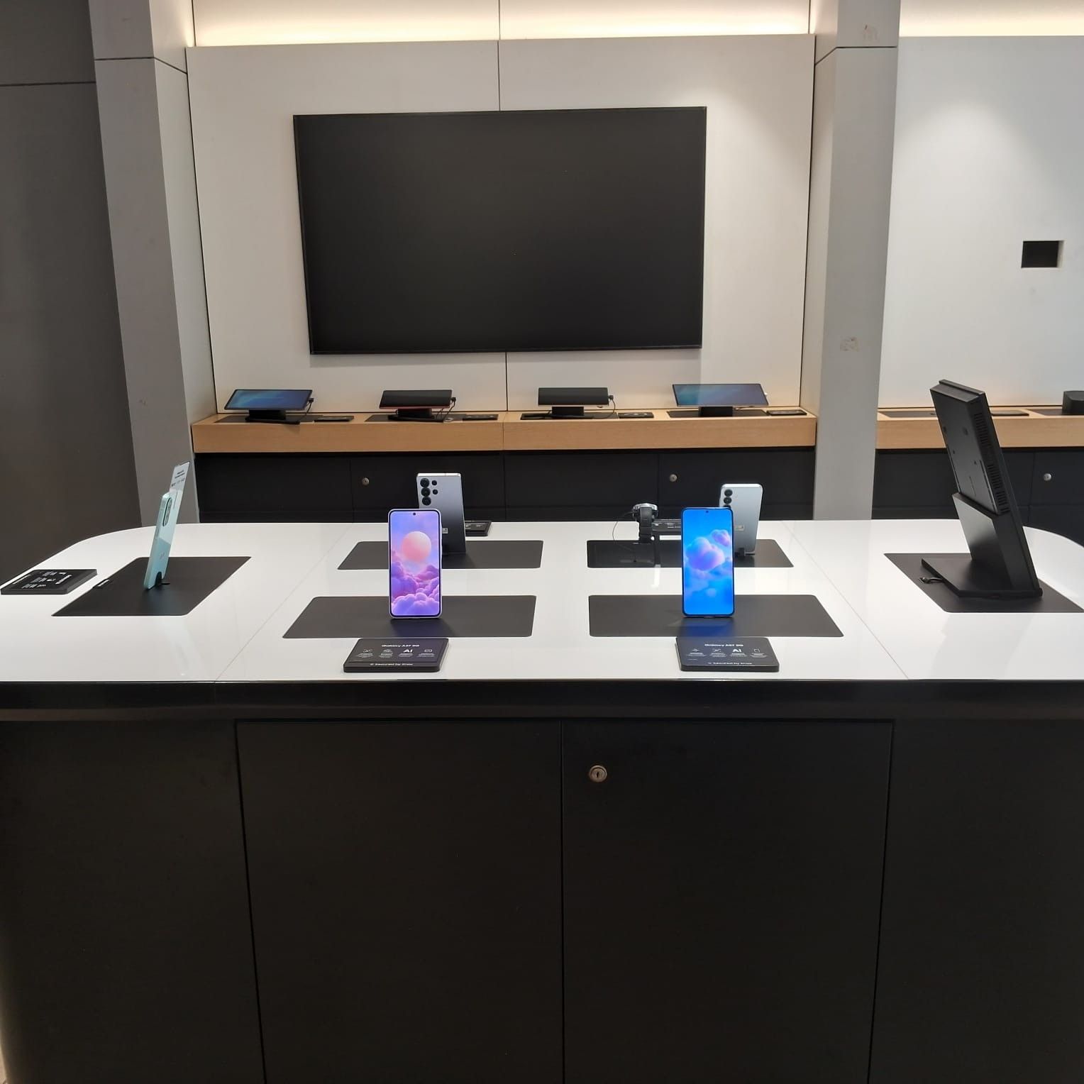 Samsung Experience Store-Udaipur, Sector 5 store image 4