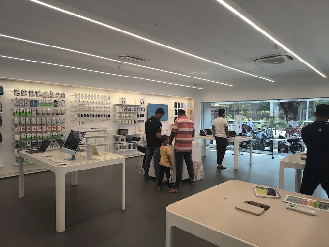 Unicorn-Apple Premium Partner-Shivajinagar store image