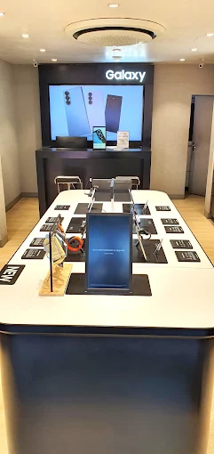 Samsung Experience Store- Geeta Colony store image 3