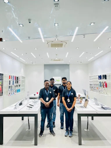 Unicorn-Apple Premium Partner-Hadapsar store image 4