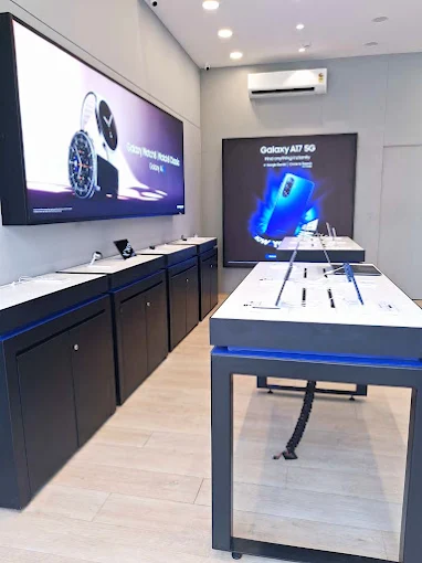 Samsung Experience Store- Ravet store image 3
