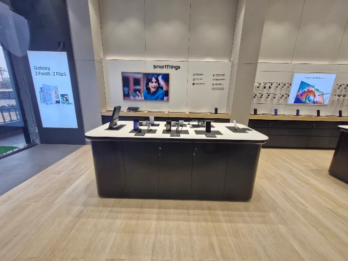 Samsung Experience Store- Chakan store image 3