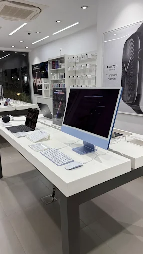 Inext-Apple Premium Reseller-Bandra West store image 3