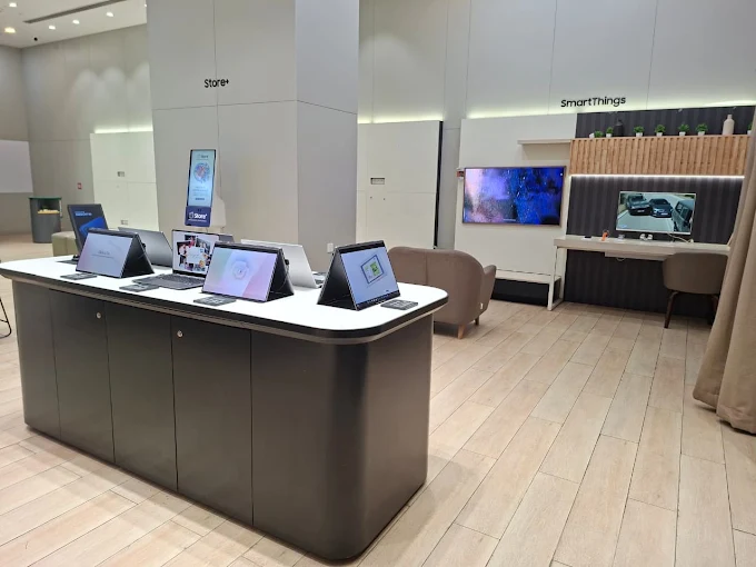 Samsung Experience Store- Palladium Ahmedabad store image 4