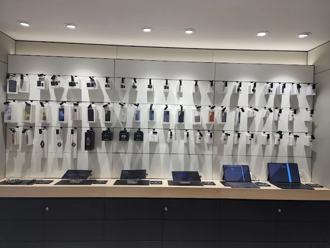 Samsung Experience Store- Sanghvi Nagar store image 3