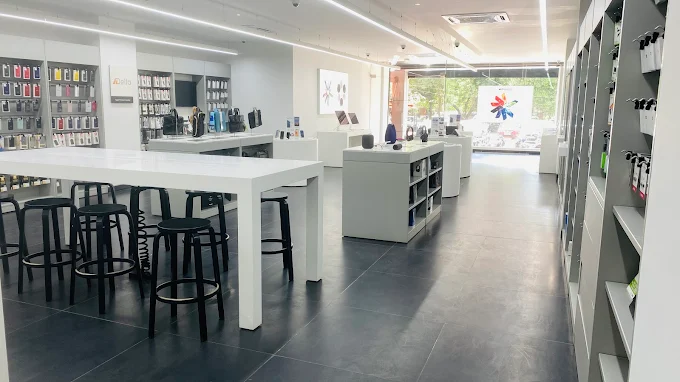 iDelta-Apple Store, Sector 16, Faridabad store image 3