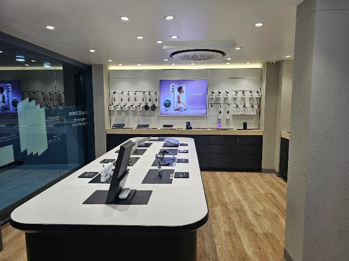 Samsung Experience Store- Kothrud store image 3