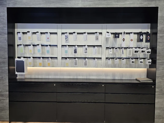Samsung Experience Store- Vegas Mall store image 4